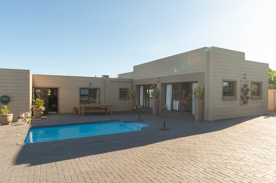 4 Bedroom Property for Sale in Clarendon Marine Eastern Cape
